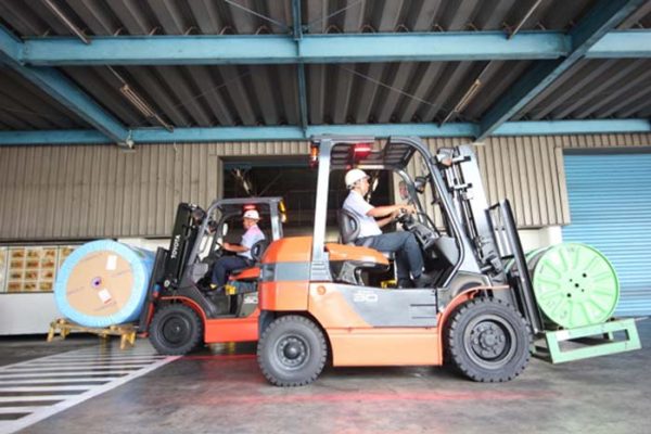 Gunakan e-Forklift, Bridgestone Tekan Emisi Karbon hingga 17-ton CO2/bulan