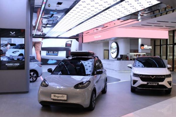 Wuling dan PT Sinar Maju Motor Resmikan Wuling AEON Deltamas Berkonsep Mall Showroom