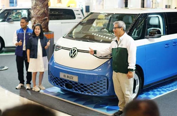 Volkswagen Indonesia Serah Terima Perdana ID. BUZZ di Surabaya