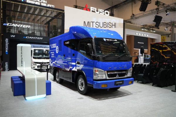Mitsubishi Fuso Perkenalkan Ekosistem Pendukung Truk Listrik eCanter di GIIAS 2025