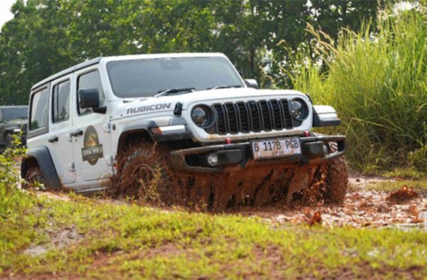 Uji Ketangguhan di Medan Off-Road, Jeep® Gelar Test Drive Wrangler Rubicon Bersama SDI