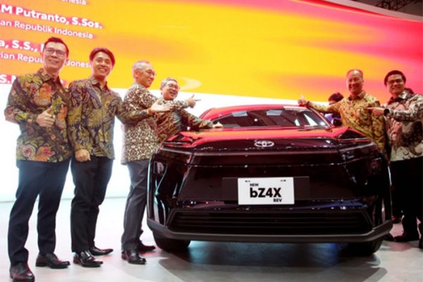 Di GIIAS 2025, Menperin Agus Gumiwang Dukung Penuh Lokalisasi Toyota New bZ4X