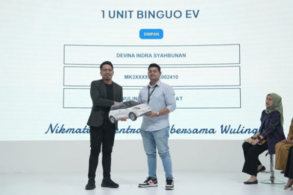Wuling Undi Langsung Pemenang Grand Prize 1 unit BinguoEV dari Program ‘T.E.N.T.R.A.M’ di GIIAS 2025