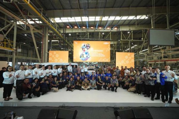Rayakan Ulang Tahun ke-8 di Indonesia, Wuling Usung Semangat ‘Dibangun di Indonesia, untuk Anda’